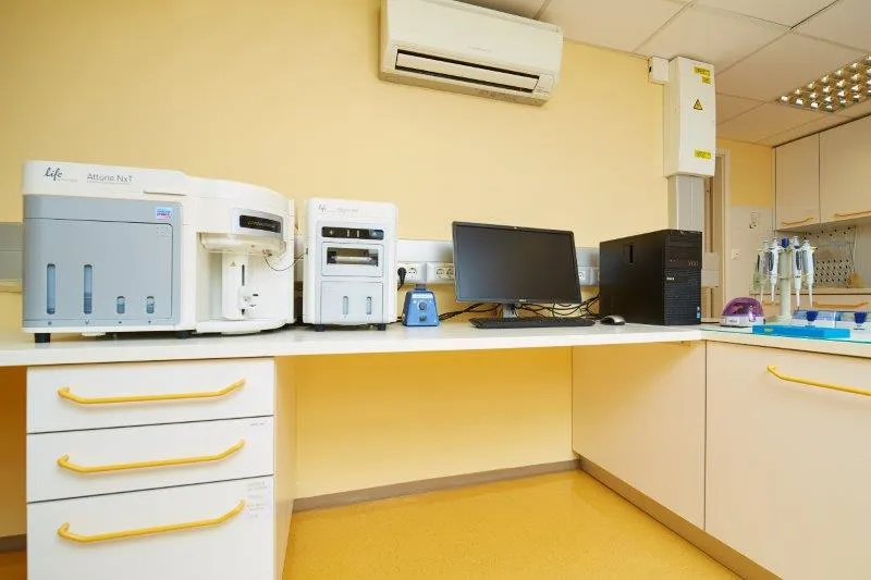Pretočni citometer