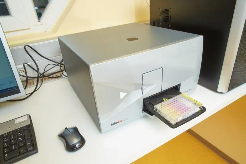 Spektrofluorometer - čitalec mikrotitrskih plošč